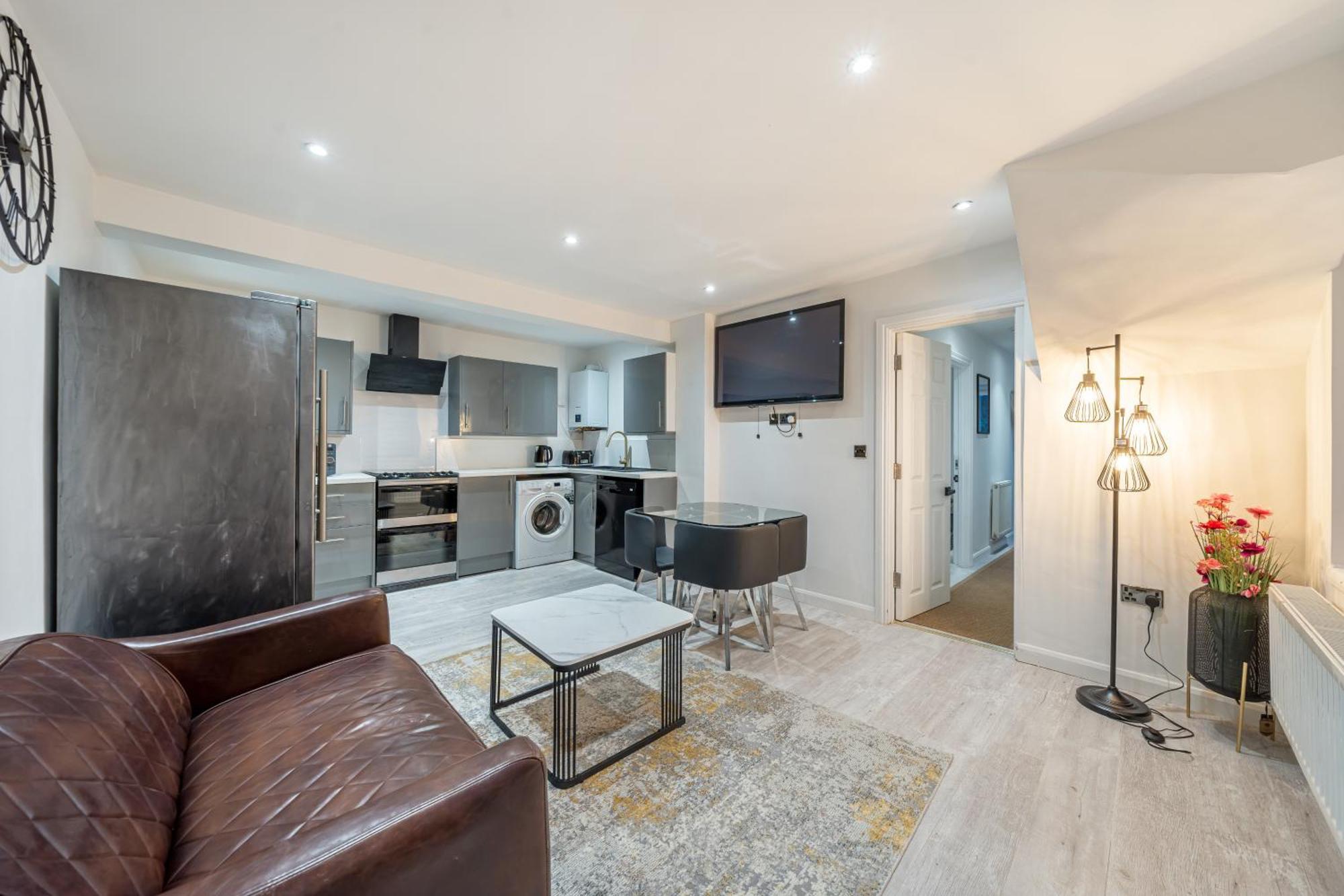 Two Bed Home In The Heart Of Egham Exterior photo
